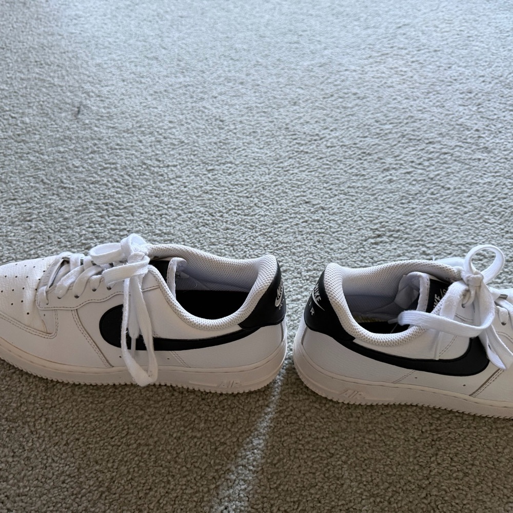 Women’s Nike Air Force 1 White with Black Swoosh, Size 9 - Picture 5 of 5